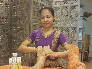 Masseurin Pawee Fussreflexzonen Massage