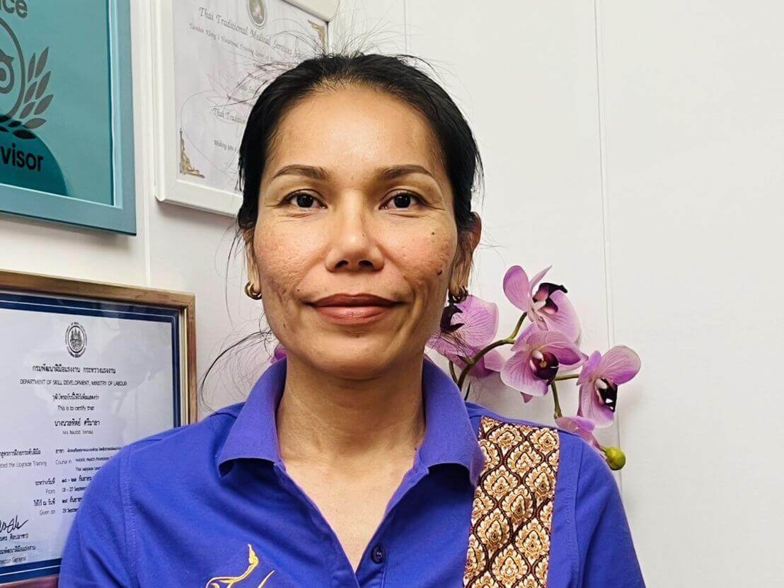 Massagetherapeutin Pornsawan 4-3 Thai-Massagetherapeutin Pornsawan
